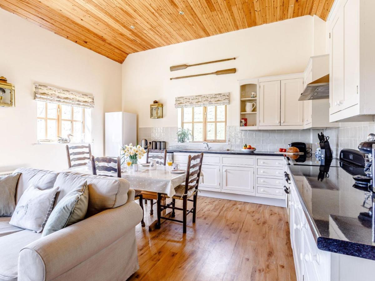 2 Bed In Dorchester 75243 Frampton  Екстериор снимка