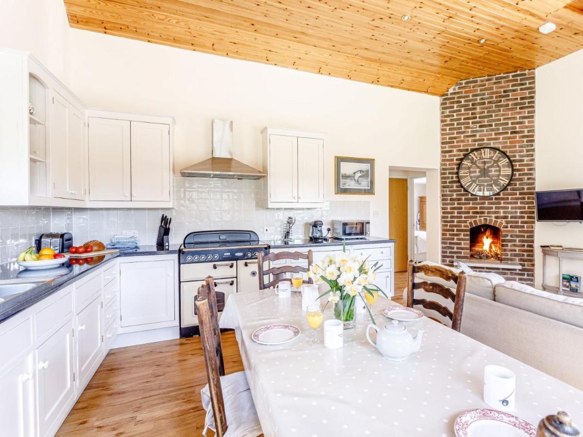 2 Bed In Dorchester 75243 Frampton  Екстериор снимка